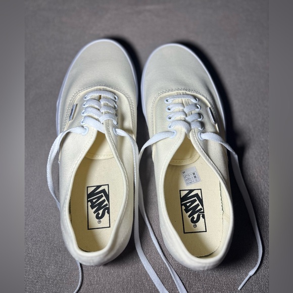Authentic Vans Shoes Off White / Cream Colour Men’s / Women’s Size 7.5 M / 9 W - Picture 1 of 15